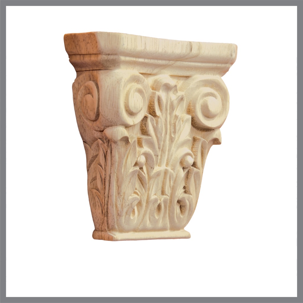 Wood decorative capitel with sculptures