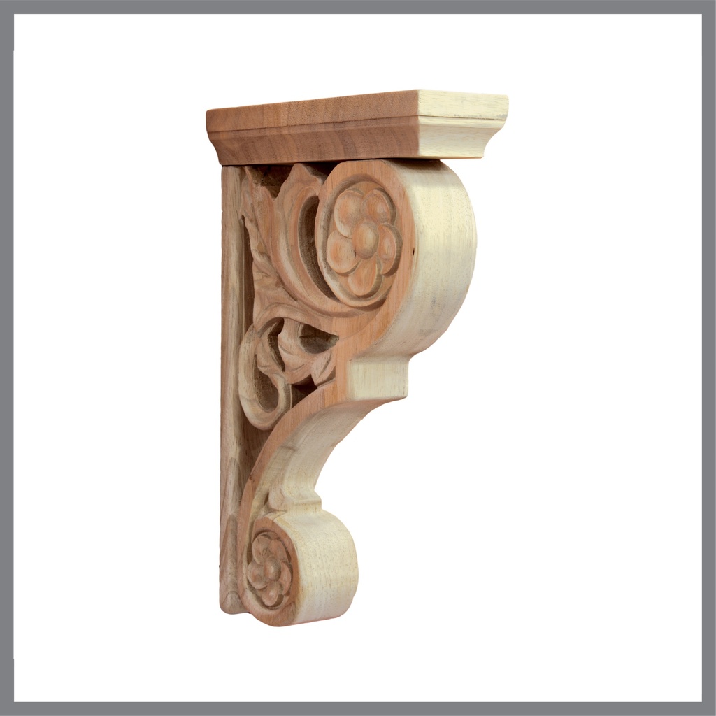 Wood decorative capitel with sculptures