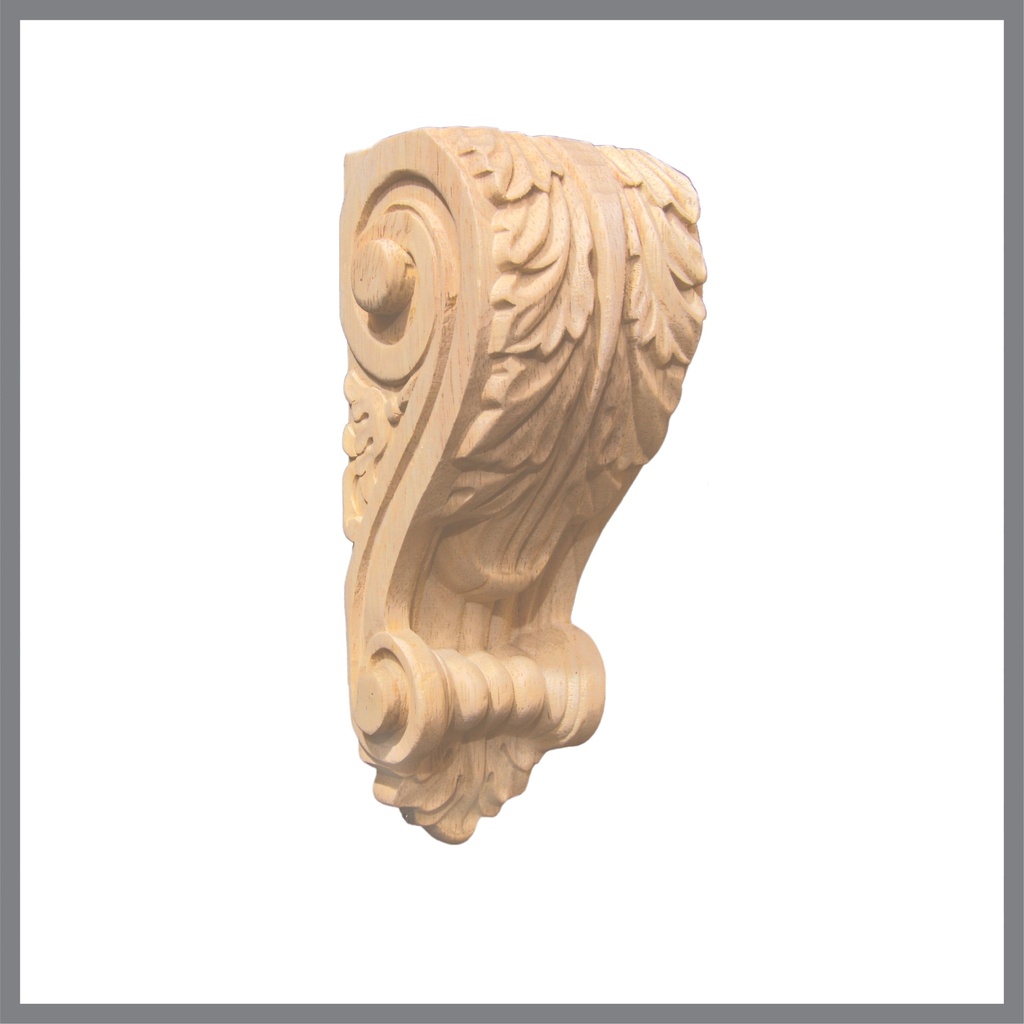 Wood decorative capitel with sculptures