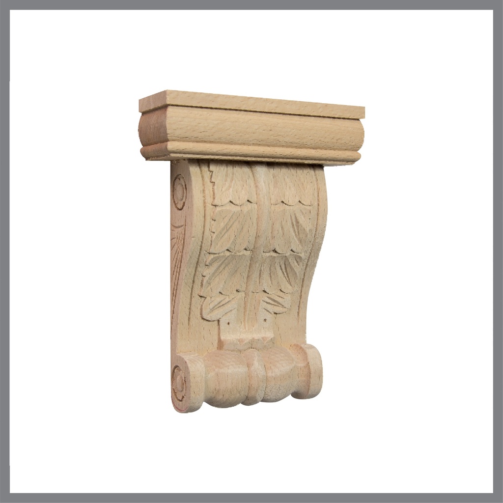 Wood decorative capitel with sculptures