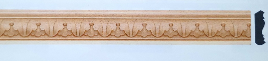 Cornisa made of carved wood