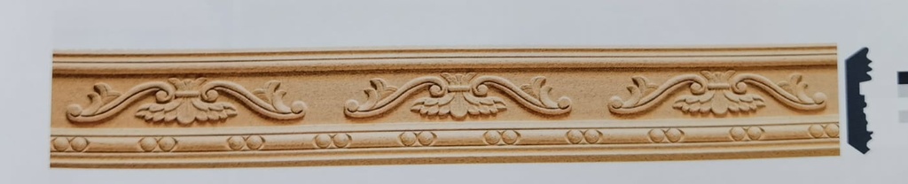 Cornisa made of carved wood