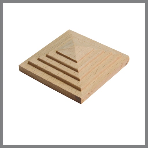 [PR-01] Decorative wooden pyramids