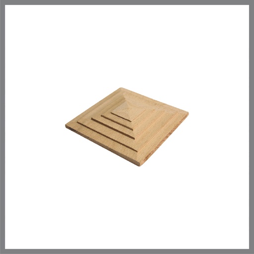 [PR-04] Pyramides en bois décoratifs