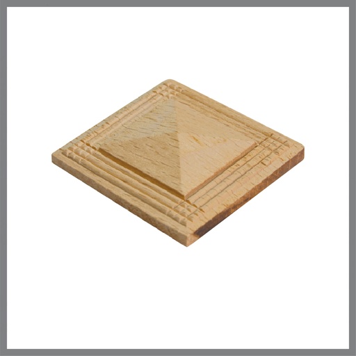 [PR-05] Pyramides en bois décoratifs